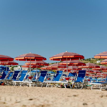 Hotel Caravel Васто Екстер'єр фото