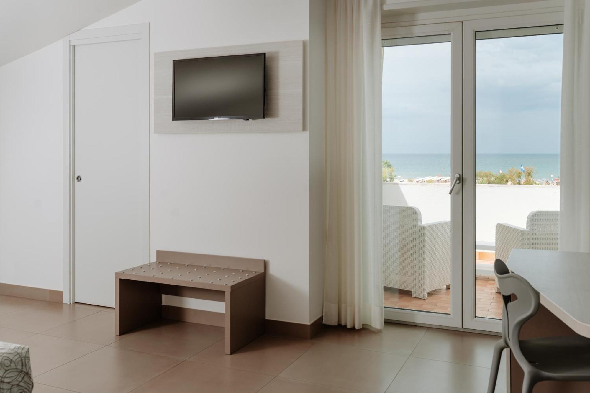 Hotel Caravel Васто Екстер'єр фото