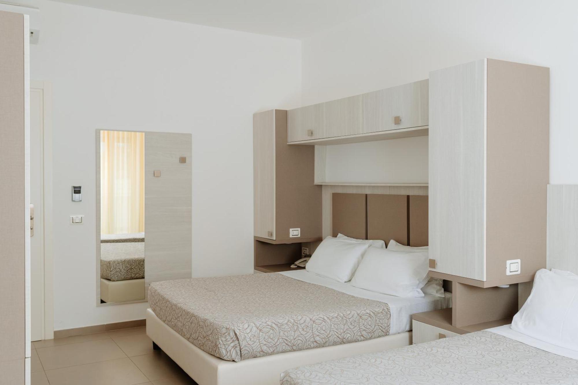 Hotel Caravel Васто Екстер'єр фото