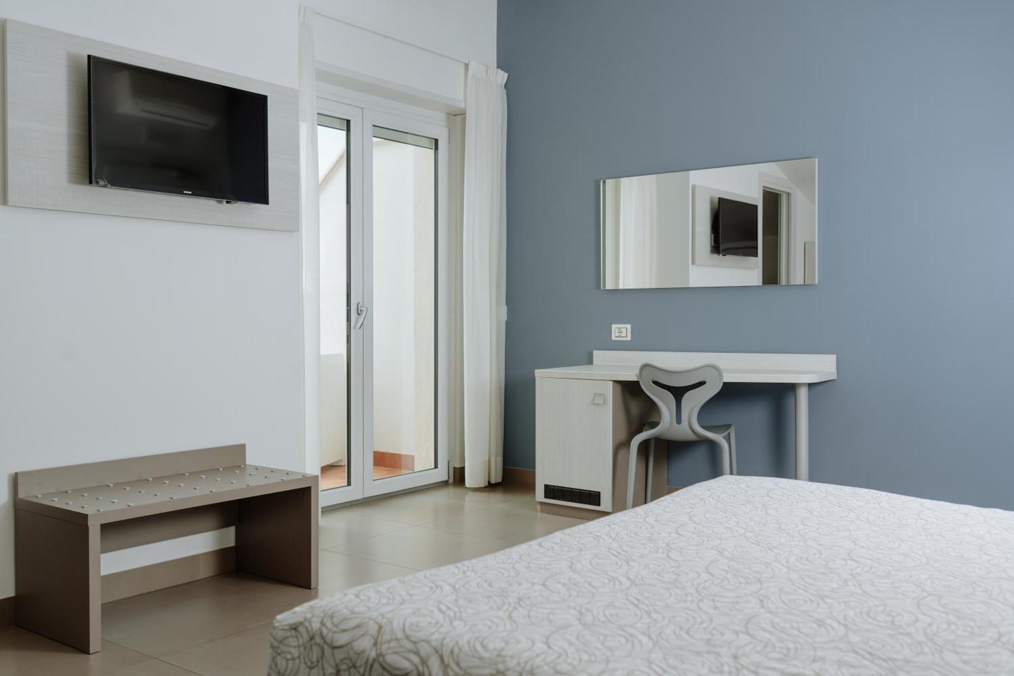 Hotel Caravel Васто Екстер'єр фото