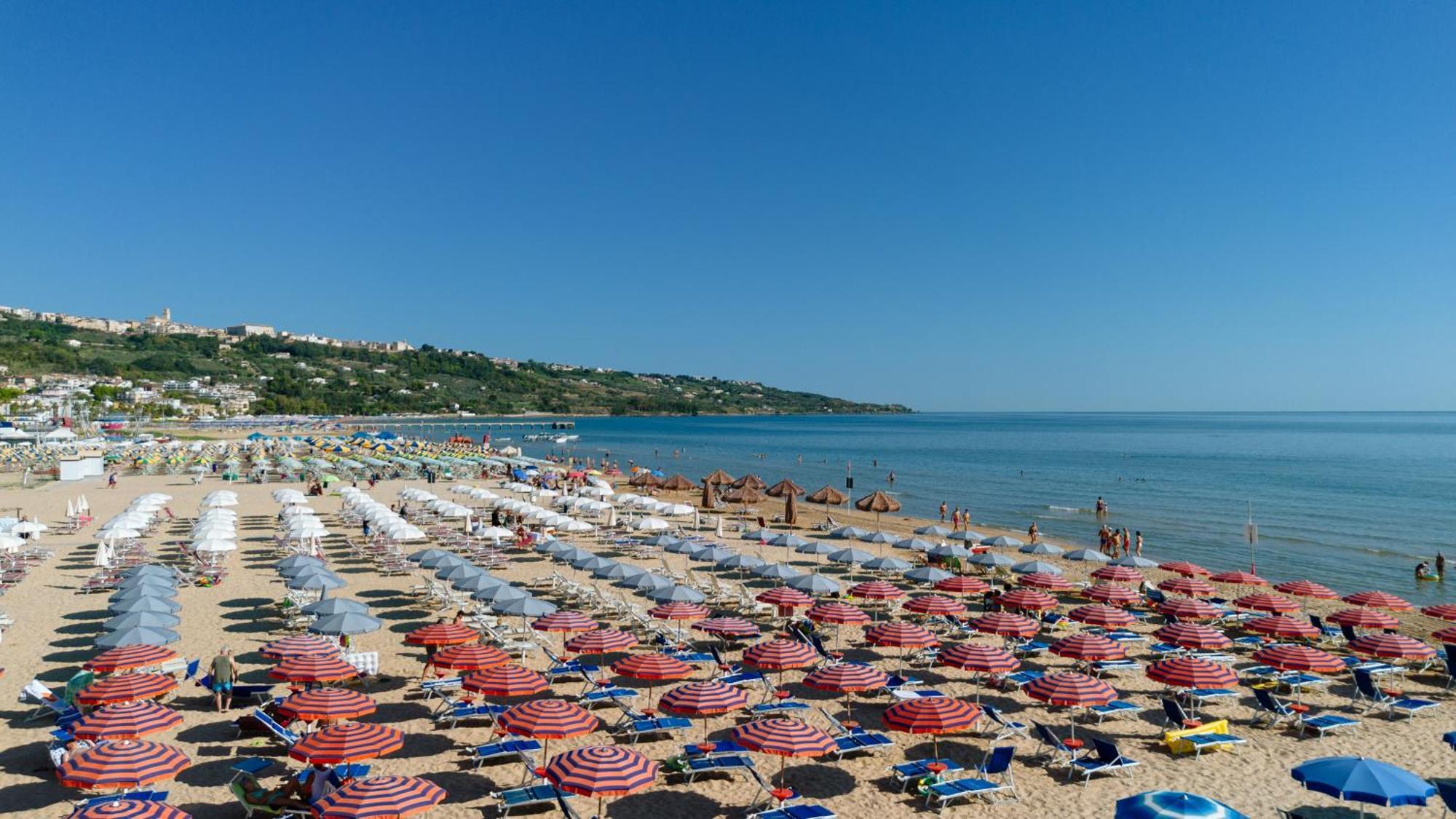 Hotel Caravel Васто Екстер'єр фото