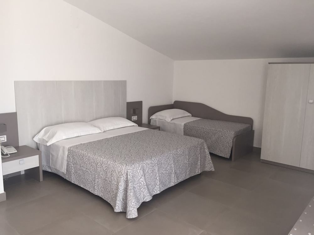 Hotel Caravel Васто Екстер'єр фото