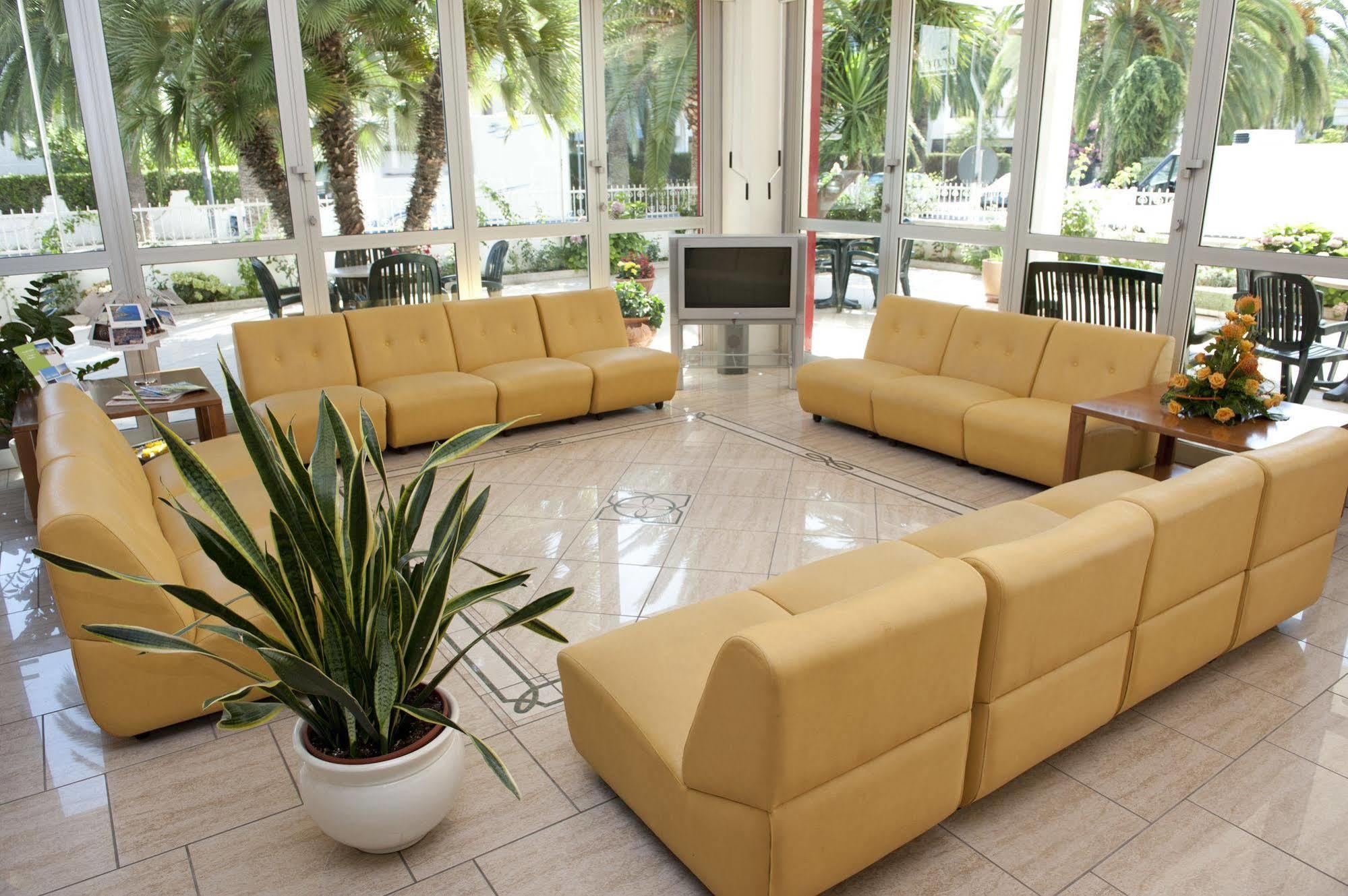 Hotel Caravel Васто Екстер'єр фото