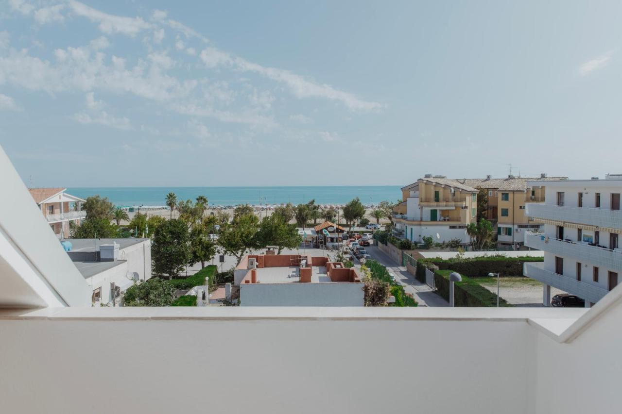Hotel Caravel Васто Екстер'єр фото