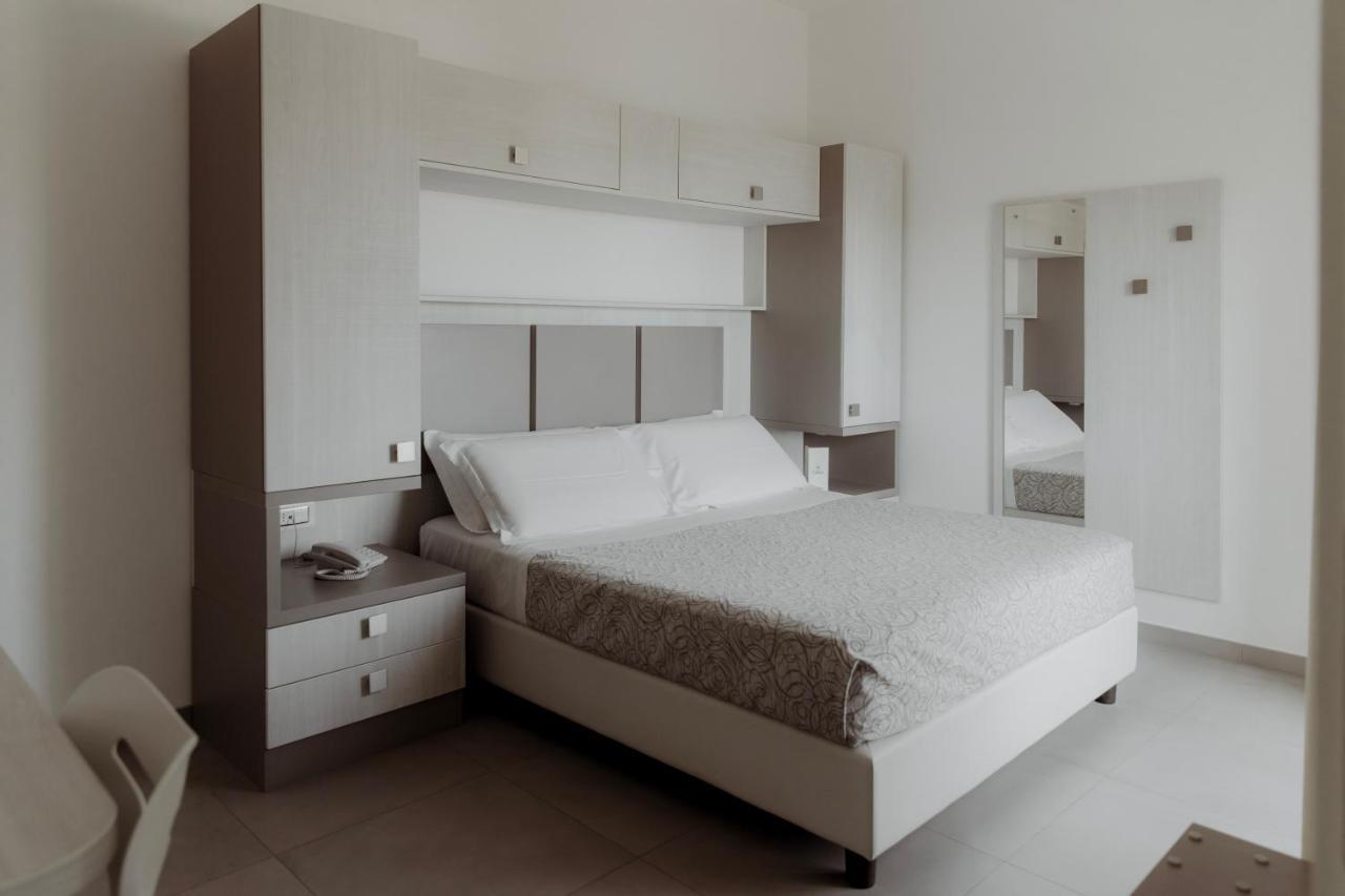 Hotel Caravel Васто Екстер'єр фото